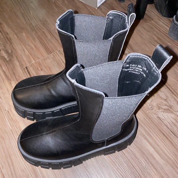 Black lug sole platform boots NWOT - Picture 2 of 7